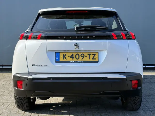 Peugeot e-2008