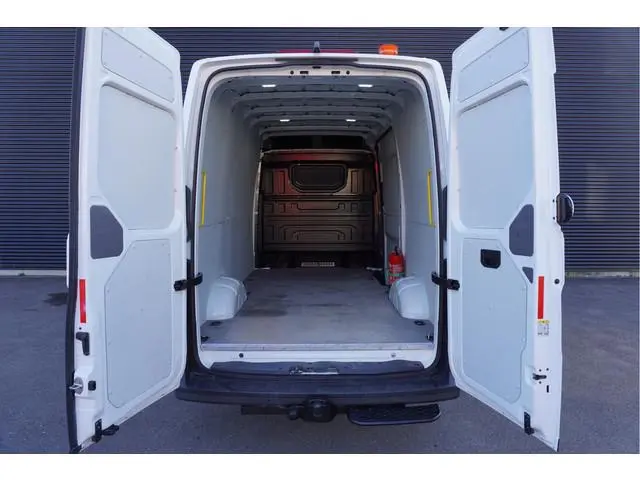 Volkswagen Crafter 35 177pk RWD L3H3/L2H2 3500kg Trekhaak Apple Carplay Camera Cruise control Naviga...
