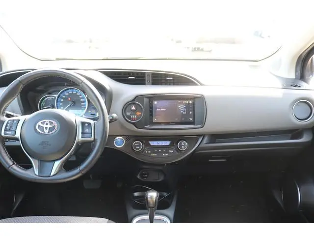 Toyota Yaris 1.5 Hybrid Trend , Trekhaak, Achteruitrij Camera, Lichtmetalen velgen, Cruise controle