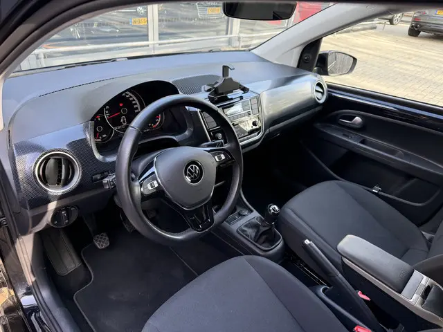 Volkswagen Up! 1.0 *!* NAVI/ CRUISE/ LMV/ CAMERA/ PRIVACY GLAS *!*