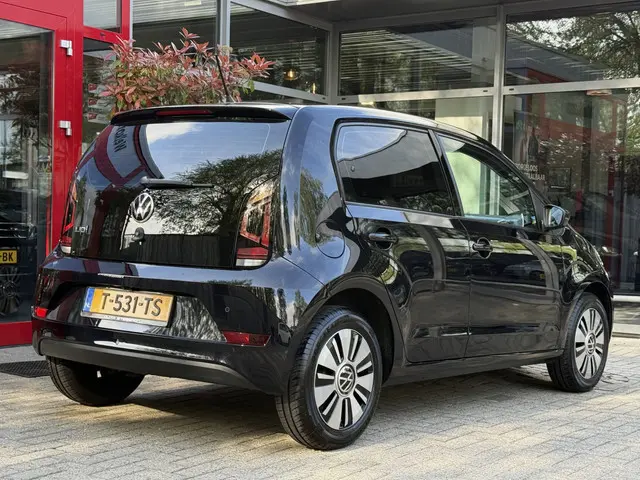 Volkswagen Up! 1.0 *!* NAVI/ CRUISE/ LMV/ CAMERA/ PRIVACY GLAS *!*
