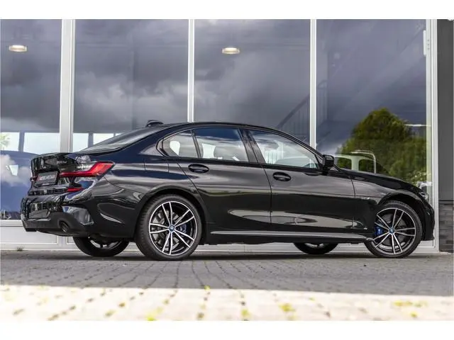 BMW 3-serie 320e Business Edition Plus M-Sport | Leder | NL Auto