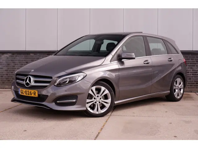 Mercedes-Benz B-klasse 180 Ambition | Panorama | Trekhaak | Navi | LED