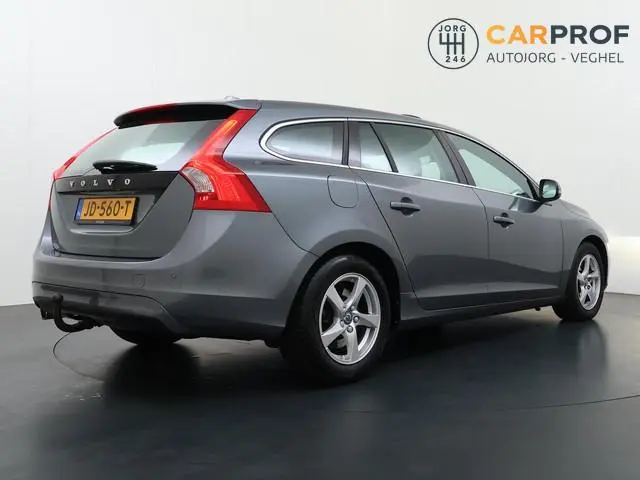 Volvo V60 2.0 D2 Momentum Business Nieuwe APK | Schuifdak | Trekhaak | Automaat
