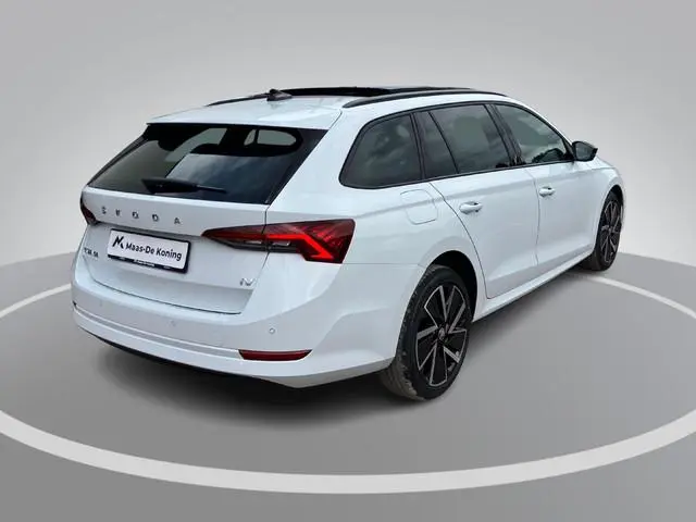 Skoda Octavia Combi 1.4 TSI 204pk DSG PHEV Sportline Business Panoramadak · Stoelverwarming · Apple/...