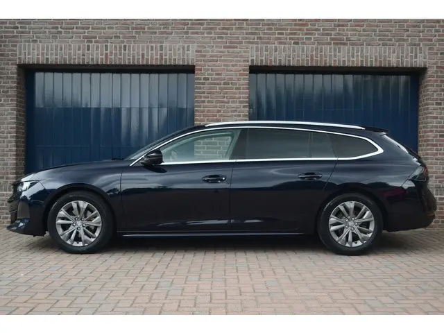 Peugeot 508 SW 1.2 130pk Automaat Allure | Keyless | Camera | Adaptive Cruise | Stoelverwarming | Ca...