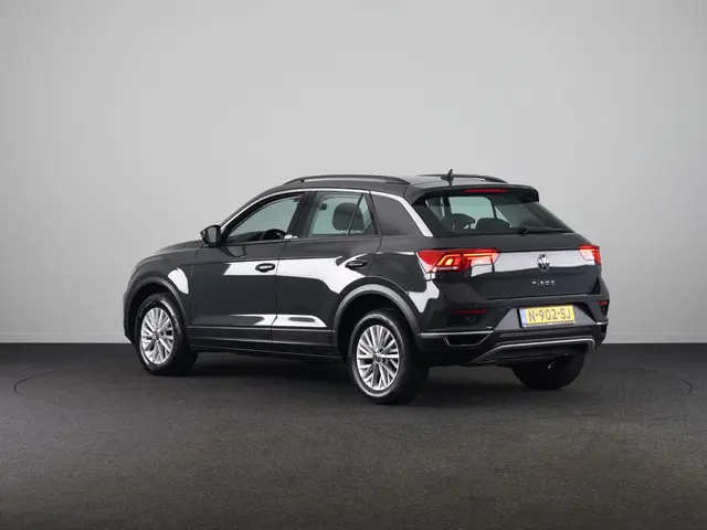 Volkswagen T-Roc 1.0 TSI Style | Parkeersensoren voor en achter | Cruise controle adaptief | Apple C...