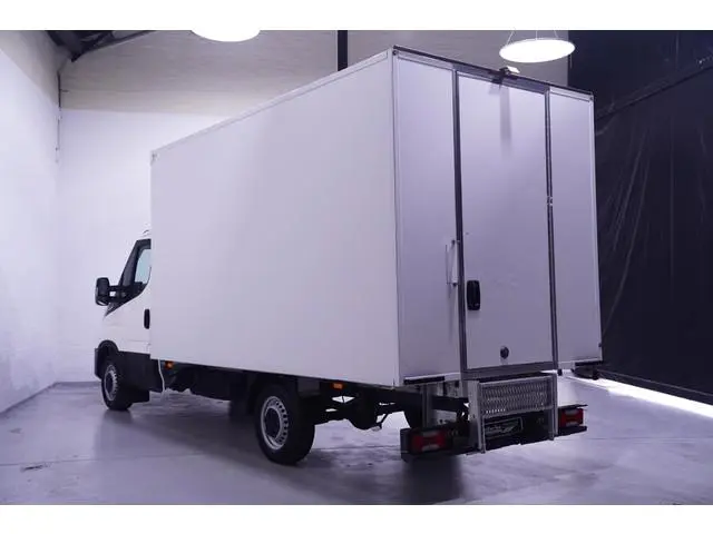Iveco Daily 35S14 140 pk Aut. Koel-vries Bakwagen Automaat Airco, Apple Carplay, LxBxH 400x206x210 c...