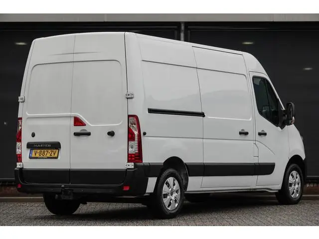 Renault Master T35 | L2H2 | 2.3dCi 130Pk | Stoel-Bank | Achteruitrijcamera | 3.500Kg trekgewicht | T...