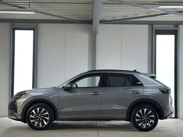 Volkswagen T-Roc 1.5 eTsi 150 pk Life First Edition | Comfort | Camera | Trekhaak |