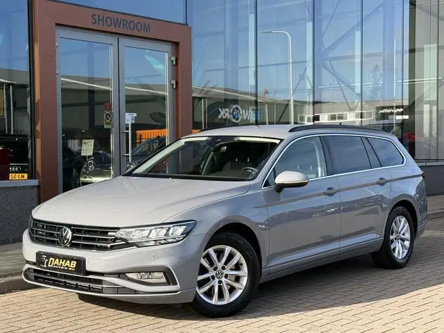 Volkswagen Passat Variant 1.5 TSI Business | Electrische Trekhaak | ACC | Massage | DAB | Achteruitr...