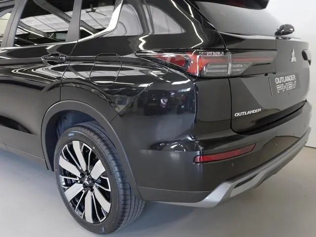Mitsubishi Outlander 2.4 PHEV Intense+ | Actieprijs | Head up | 20 inch | Direct leverbaar | 8 jaar...