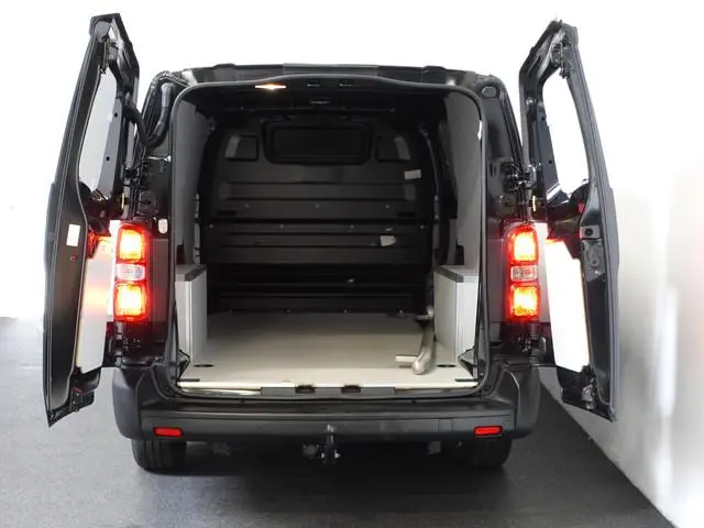 Opel Vivaro 2.0 CDTI 145 pk L3H1 Edition 3-zits Automaat Airco Navigatie Bluetooth Trekhaak
