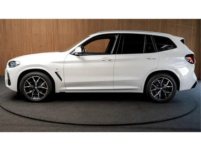 BMW X3 xDrive20i High Exe M-Pakket Leer Head-up Navi LED Elektr. achterklep Climate (3-zone) Elektr....