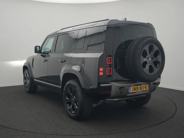 Land Rover Defender 110 2.0 P300e 110 X-Dynamic SE - RIJKLAARPRIJS - Plug-in Hybrid - All Seasonbanden - Elektrisch Glazen Panoramadak - 360 graden Camera - Adaptive Cruise Control