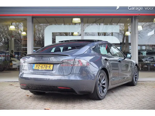 Tesla Model S 75D Base |AUTOPILOT 3|PANO|360°|CSS