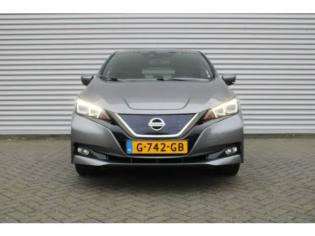 Nissan Leaf Tekna 40 kWh | Airco | Cruise | Camera | Navi | Trekhaak | PDC |