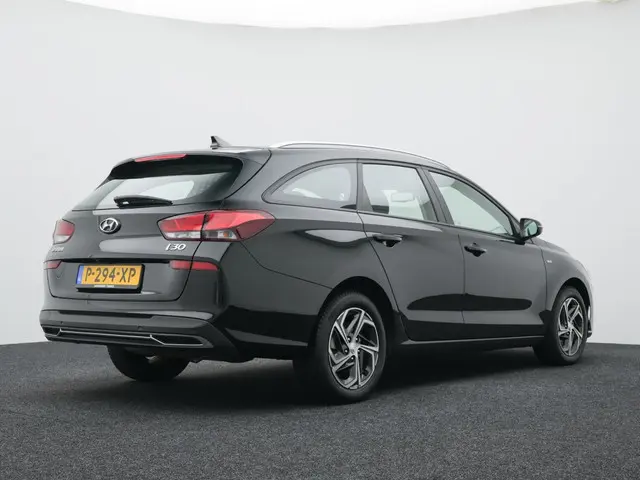 Hyundai i30 Wagon 1.0 T-GDi MHEV Comfort Smart | All-seasonbanden | Navigatie