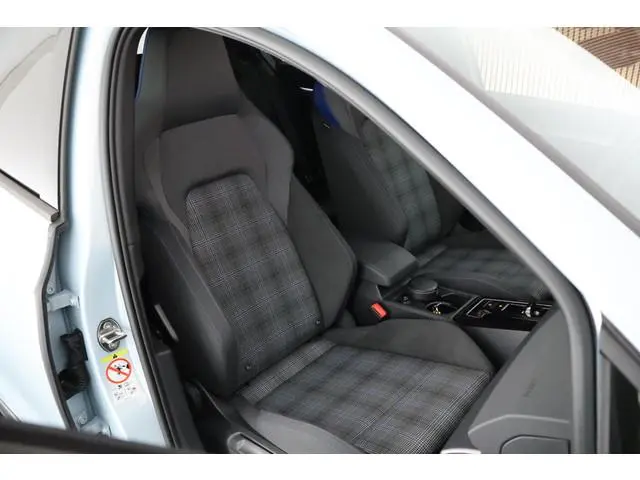 Volkswagen Golf 1.5 272pk eHybrid GTE Panoramadak Trekhaak 360Camera IQ.Light Keyless Virtual Cockpi...
