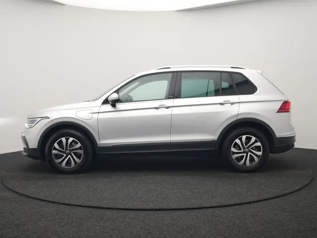 Volkswagen Tiguan 1.4 TSI eHybrid Active PHEV 245pk Dealer O.H. | Trekhaak Af Fabriek | Adaptive Cru...