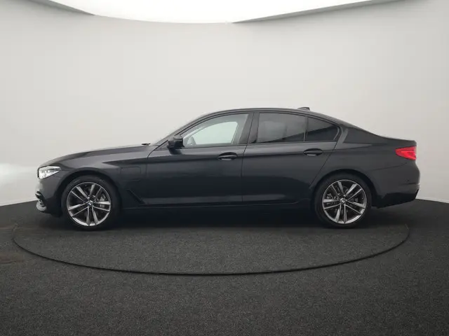 BMW 5-serie 530e iPerformance Sportline PHEV 252pk | Adaptive Cruise | Camera | Sportstoelen Verwarm...