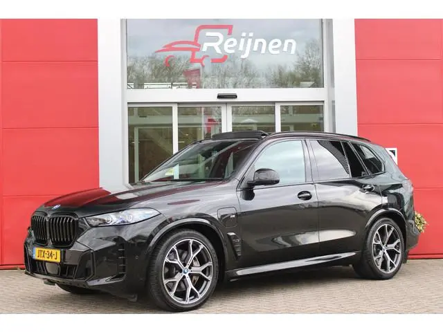 BMW X5 xDrive50e 490PK M-SPORT LAUNCH EDITION | PANORAMA SCHUIF/KANTEL DAK "SKY LOUNGE" | COMFORT ST...