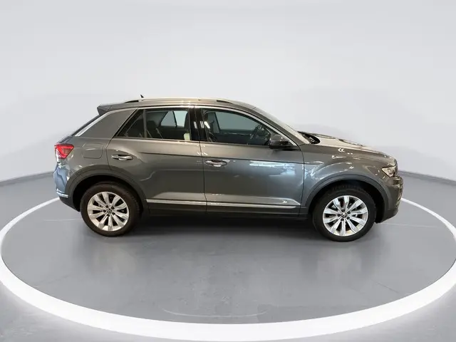 Volkswagen T-Roc 1.5 TSI 150pk DSG Sport · Camera · Afneembare Trekhaak · Dodehoeksensor · Keyless ·...
