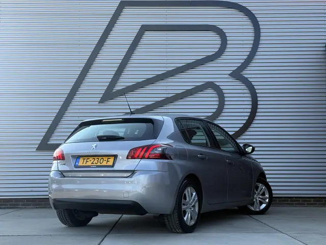 Peugeot 308 1.2 PureTech Allure 2e Eigenaar|Navi|Carplay|Clima|Cruise|PDC|D-riem vv in 2023|APK tot...