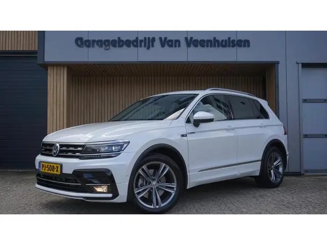 Volkswagen Tiguan 2.0 TSI 180pk DSG 4Motion 2x R-Line & Highline Pano.Dak Exclusive-Leder Trekhaak 1...
