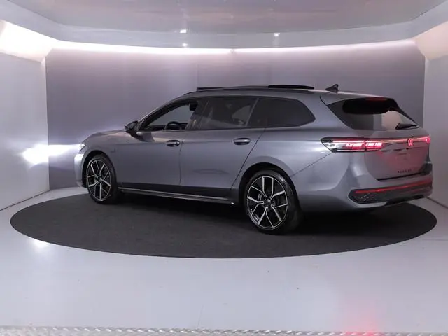 Volkswagen Passat Variant 1.5 eHybrid R-Line Edition 272 pk Automaat (DSG) | Verlengde garantie | Na...