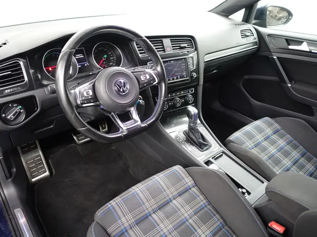 Volkswagen Golf 1.4 TSI GTE Highline+ Aut- Carplay, Xenon Led, Park Pilot, Navi, Clima, Sport Interi...