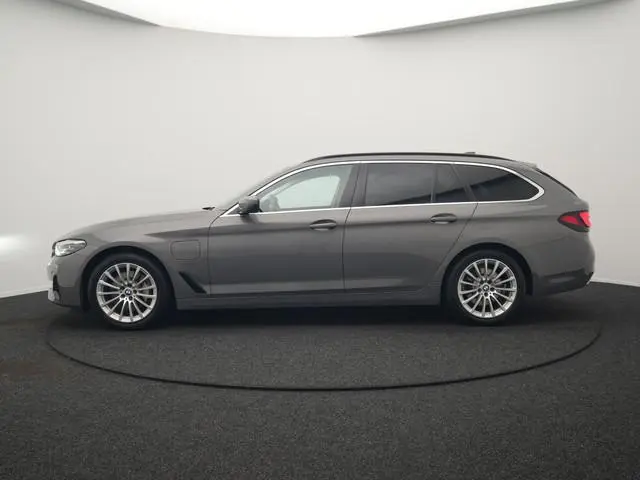 BMW 5-serie Touring 530e Sportline PHEV 293pk Dealer O.H Bernina Grau Metallic | Trekhaak Afn. | M S...