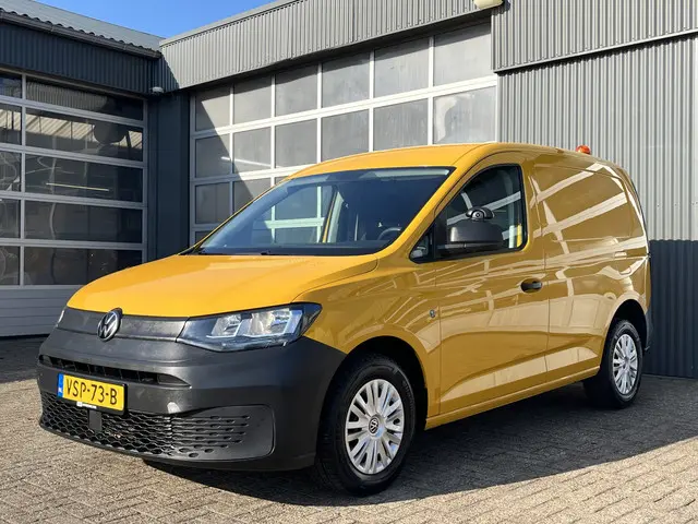 Volkswagen Caddy Cargo 2.0 TDI Airco Cruise controle Kastinrichting Trekhaak 1400kg Telefoon voorbei...
