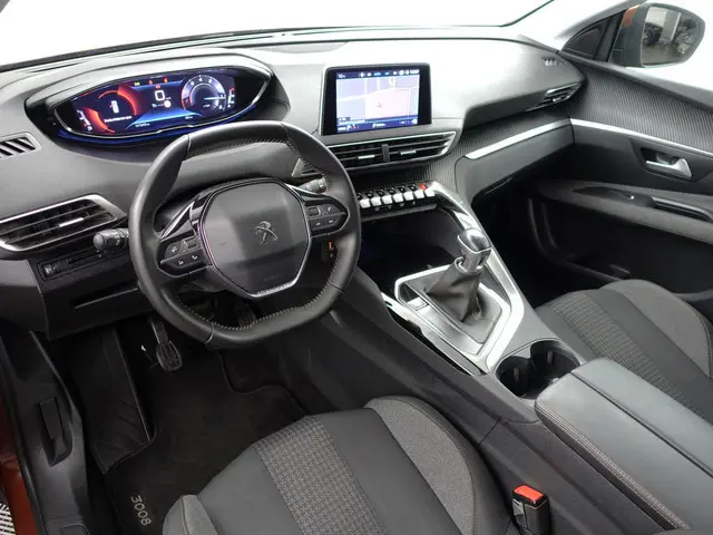 Peugeot 3008 1.2 PureTech GT Premium- Design Colour, CarPlay, Park Assist, Led, Carbon, Lane Assist,...