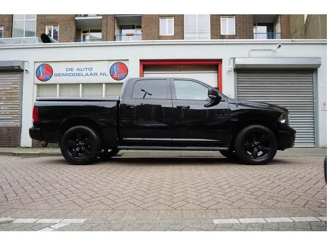 Dodge Ram 1500 5.7 V8 HEMI 4WD | BLACK OPTIC | Classic | 300L LPG | APPLE CARPLAY | Stoel- stuurverw...