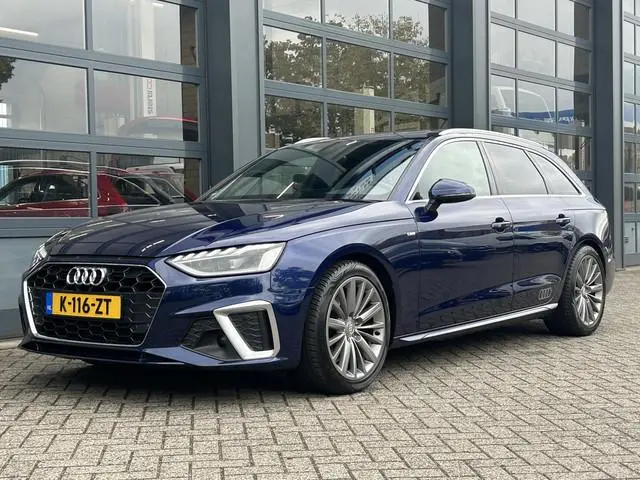 Audi A4 Avant 40 TFSI Launch edition Sport | Panoramadak | Stoelverwarming | Climate