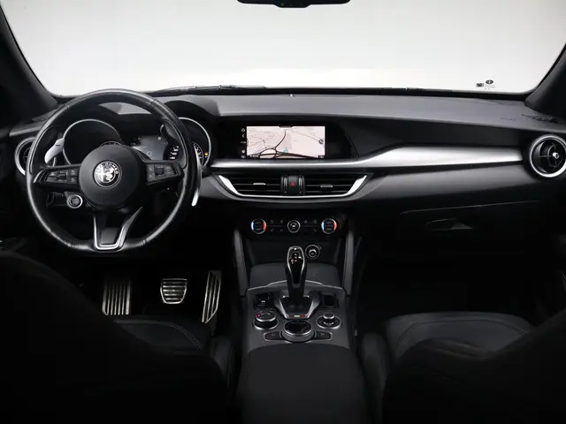 Alfa Romeo Stelvio 2.0 T AWD Veloce 280 pk | Sportstoelen | Adap. Cruise Control | Schakelflippers |...