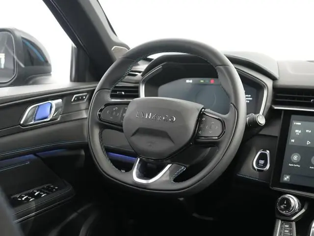 Lynk & Co 01