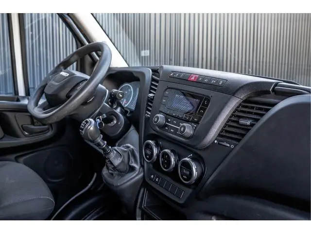Iveco Daily **35S14 | 140PK | L2H2 |Trekhaak 3.500 Kg | 3-Zits | Climatronic**