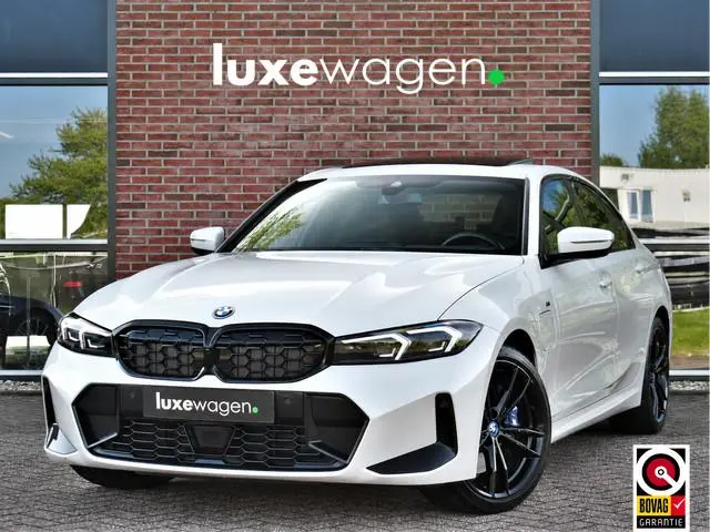 BMW 3-serie 330e xDrive M-Sport Pro Pano M-zetels ACC HUD 19inch El-klep