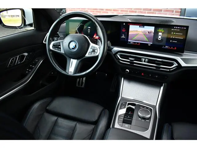 BMW 3-serie 330e xDrive M-Sport Pro Pano M-zetels ACC HUD 19inch El-klep