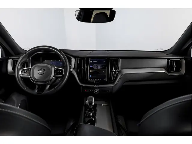 Volvo XC60 2.0 T6 Plug-in hybrid AWD Plus Dark - Automaat | S/K-Panodak | Dig. Cockpit | Adapt. Crui...