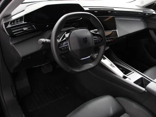 Peugeot 408 1.2 PureTech Allure Pack 130 Automaat | Comfort Pakket | Ergo comfort stoel | Electrisch...