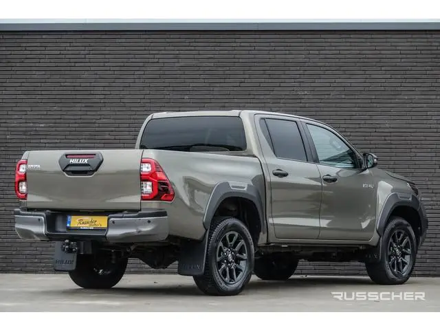 Toyota HiLux 2.8 D-4D Double Cab 4X4 204Pk Aut. | Invincible | Leder | JBL-Sound | Trekhaak | 18'' |...