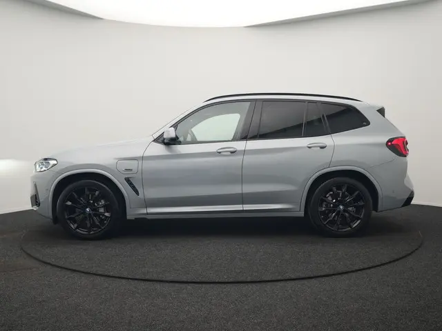 BMW X3 xDrive30e M Sport PHEV 293pk Dealer O.H. | Head Up | Laser LED | 360 Camera | Lederen Sportst...