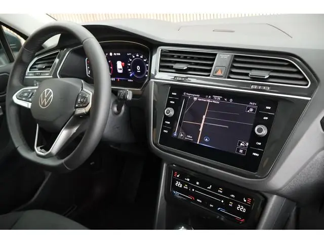Volkswagen Tiguan 1.5 TSI 150pk DSG Elegance Trekhaak Camera Stoelverwarming Navigatie Keyless Stoel...
