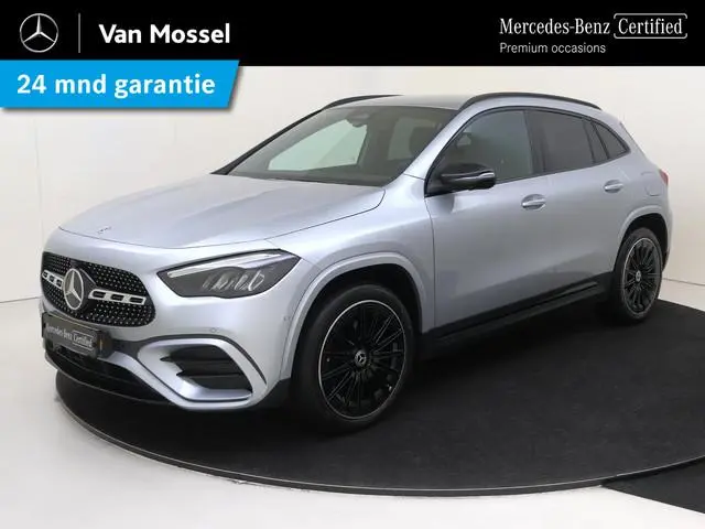 Mercedes-Benz GLA-klasse 250 e AMG Line / Night pakket/ 20"/ 360 Camera/ KEYLESS GO