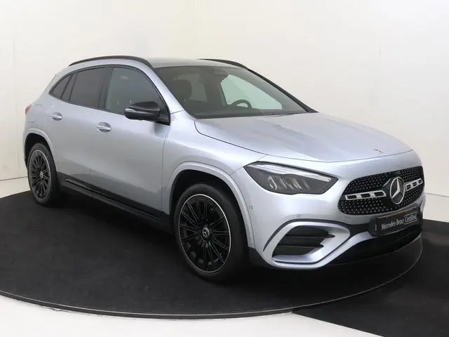 Mercedes-Benz GLA-klasse 250 e AMG Line / Night pakket/ 20"/ 360 Camera/ KEYLESS GO