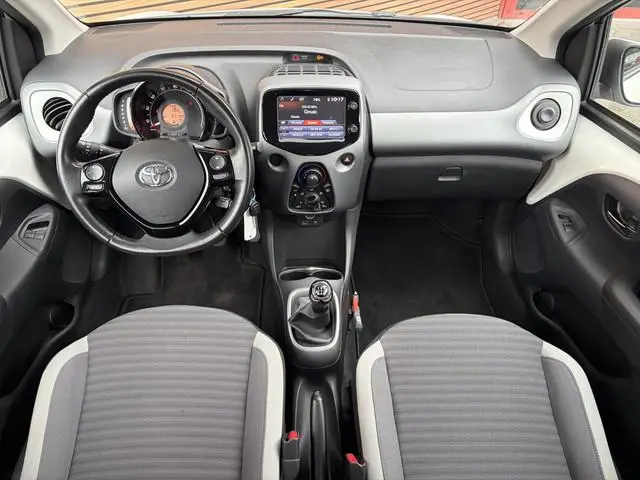 Toyota Aygo 1.0 VVT-i x-play Camera / Navigatie / 5Drs