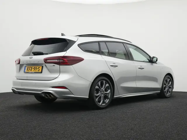 Ford Focus Wagon 1.0 EcoBoost Hybrid ST Line X | Navi | Trekhaak | Panodak | All-